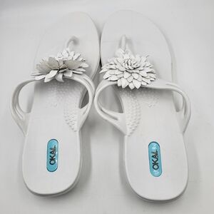 Oka Women's Sandal Size ML 8-9 White with Flower Accent